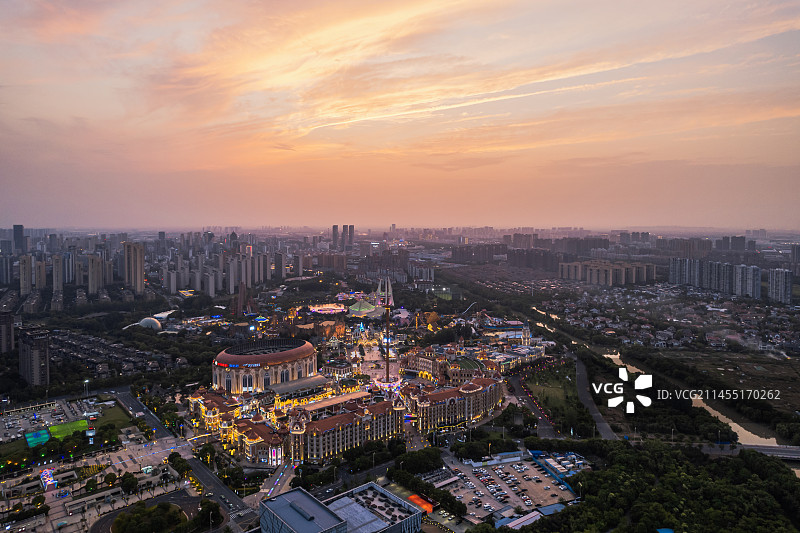 航拍常州市中华恐龙园夜景图片素材