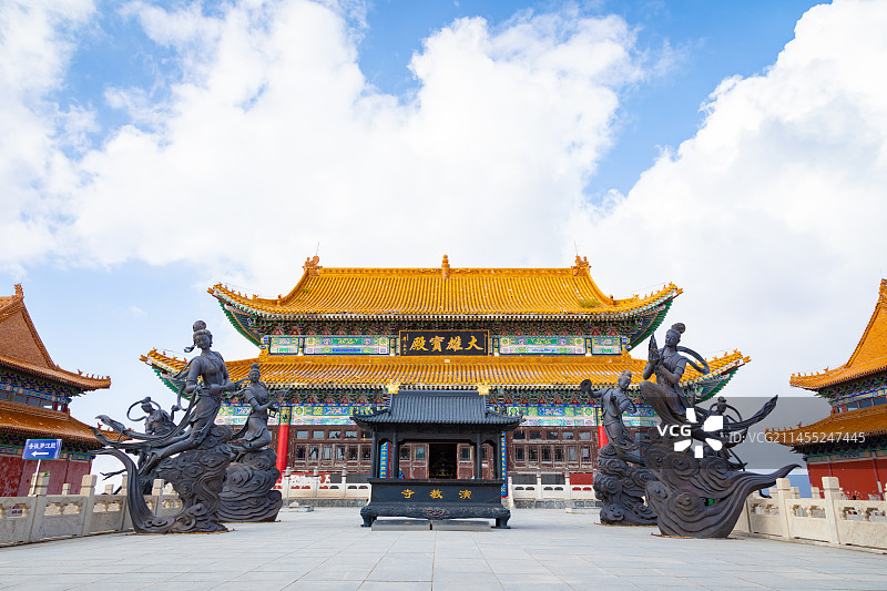 中国山西五台山演教寺中的大雄宝殿图片素材