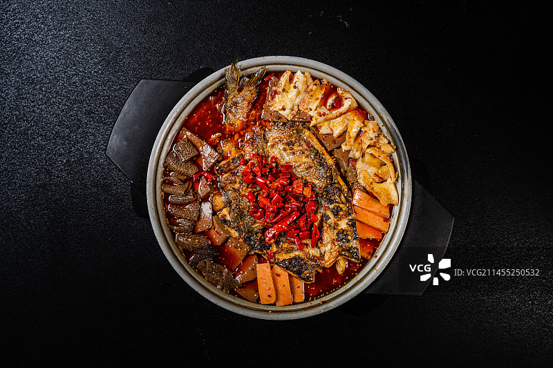 高级黑底江湖菜香辣毛血旺烤鱼图片素材
