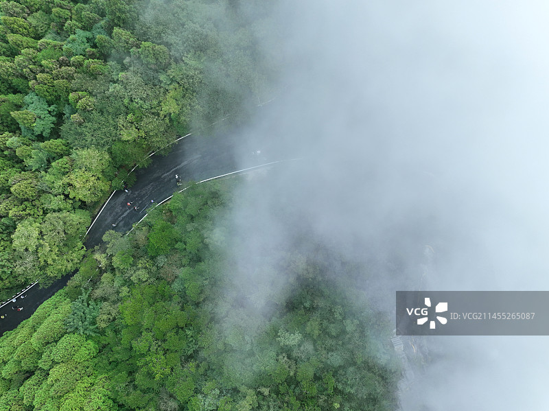 庐山国家重点名胜区时雾时晴的含鄱口，云雾图片素材