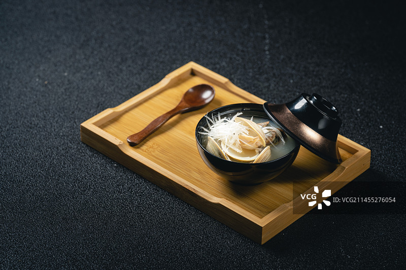 高级黑底质感日料海鲜汤图片素材