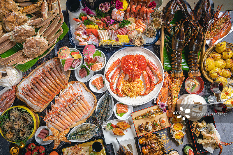 高级黑底质感西餐海鲜自助大满足全家福图片素材