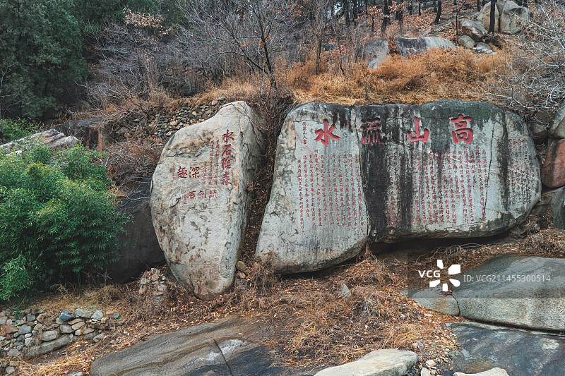中国非都市风光拍摄主题，山东泰安国内著名景点泰山风景区，经石峪高山流水摩崖石刻，户外白昼无人图像摄影图片素材