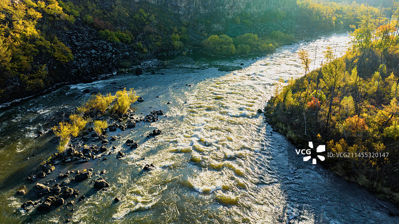 金秋时节的大兴安岭达尔滨湖国家森林公园神指峡图片素材