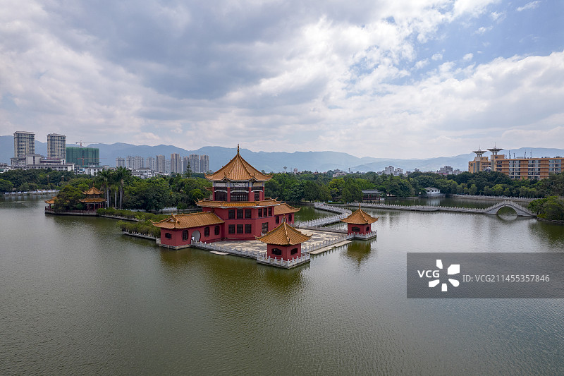 中国云南省红河州蒙自市南湖公园航拍图片素材