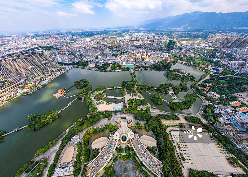 中国云南省红河州蒙自市南湖公园航拍图片素材