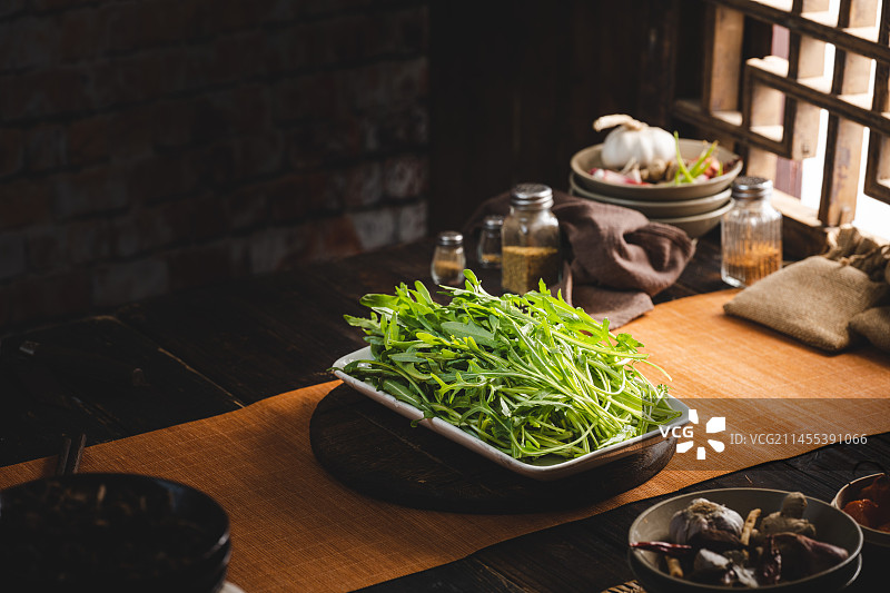 中式复古农家菜汤锅野菜汤锅图片素材
