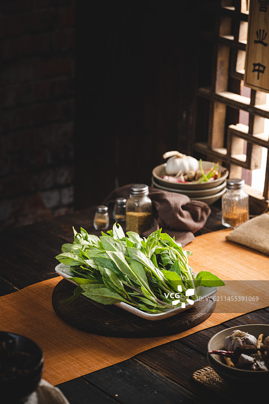 中式复古农家菜汤锅野菜汤锅图片素材