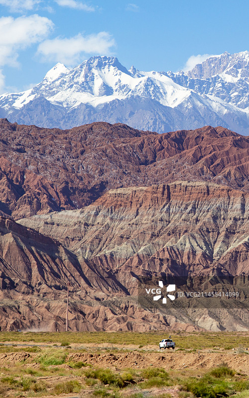 新疆温宿县“天山托木尔大峡谷”雪峰图片素材