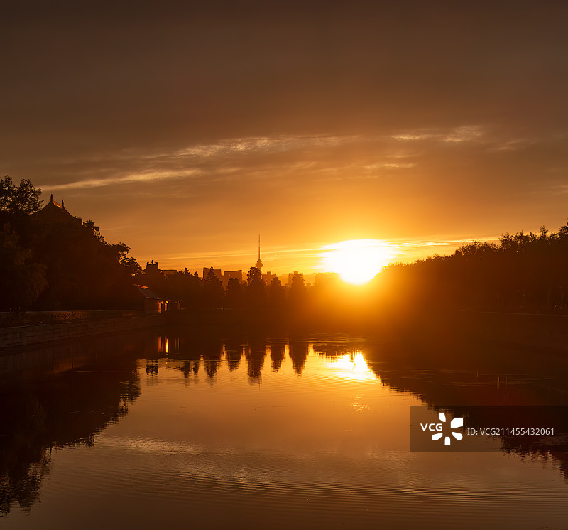 金秋9月故宫角楼筒子河日落图片素材