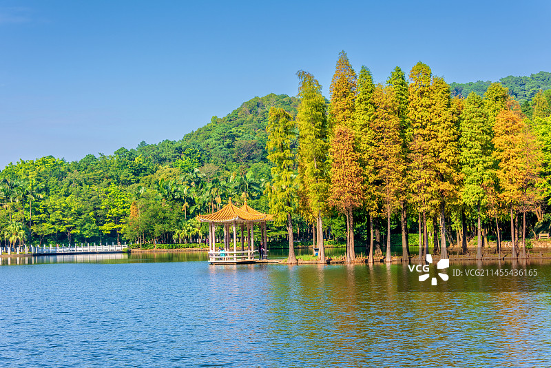 中国广东佛山西樵山天湖公园鸳鸯亭图片素材