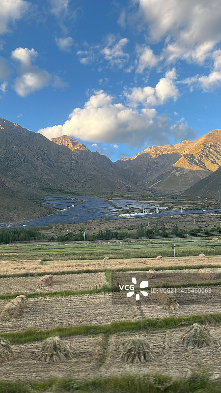 青藏铁路沿线拉萨市堆龙德庆区图片素材