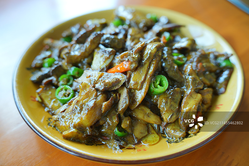 青椒炒黄牛肝菌图片素材