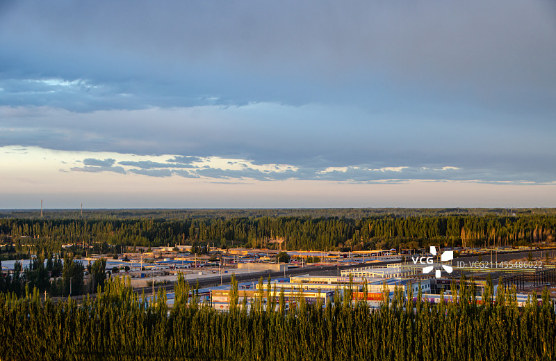 新疆库车郊外黎明 早晨  天刚刚亮图片素材