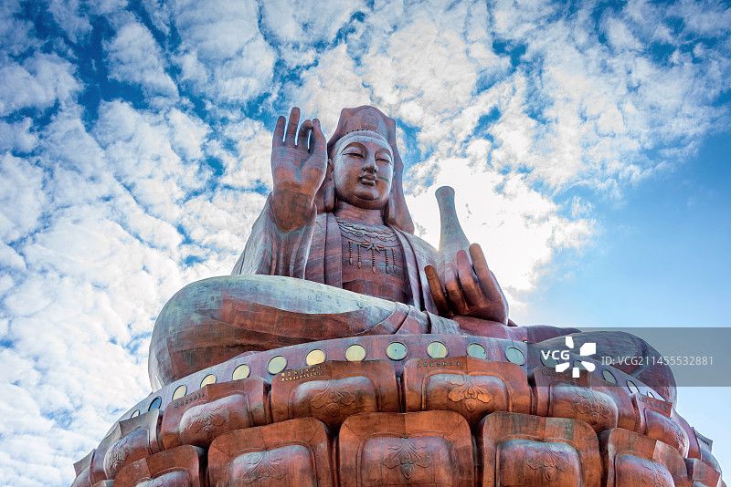 中国广东佛山西樵山宝峰寺露天大佛图片素材