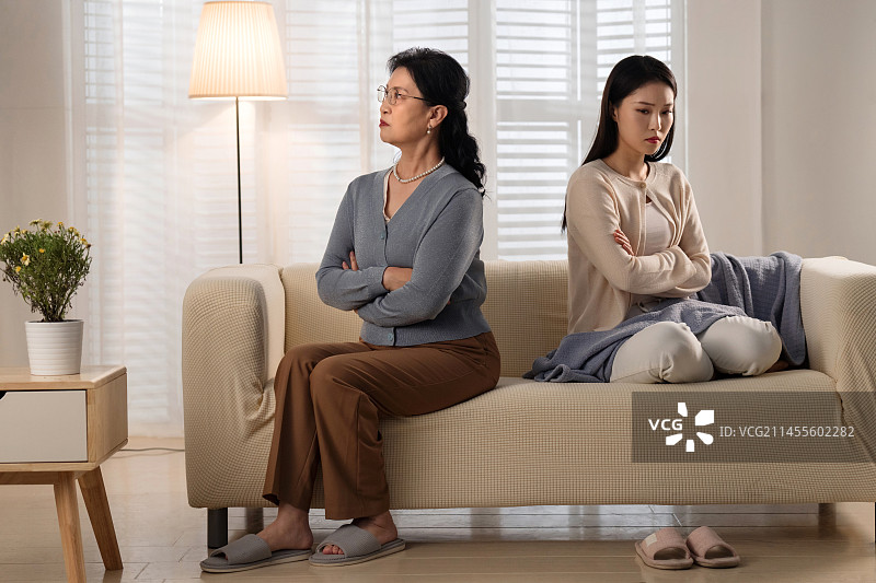 母女争吵图片素材