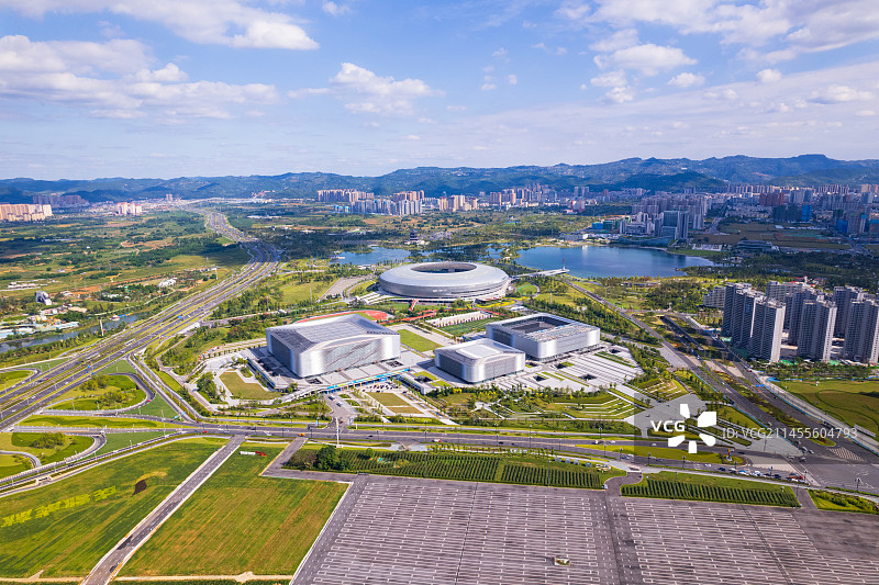成都龙泉驿大运会主场馆和东安湖体育公园白昼晴天航拍图片素材