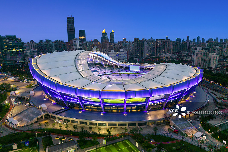 上海八万人体育场 徐家汇体育公园夜景图片素材