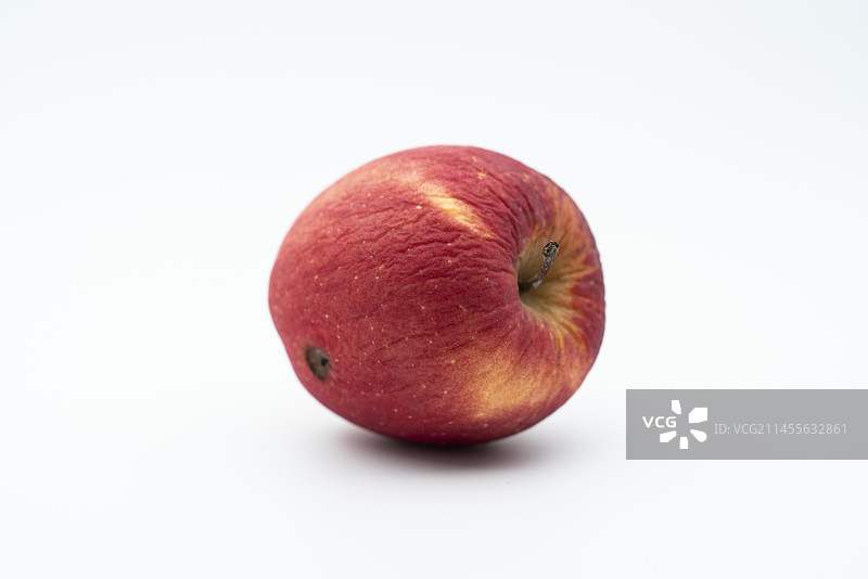 一个皱巴巴的烂苹果图片素材