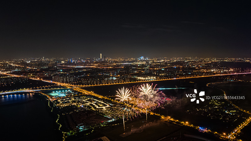 阳澄湖，比斯特苏州购物村，节日烟花表演图片素材