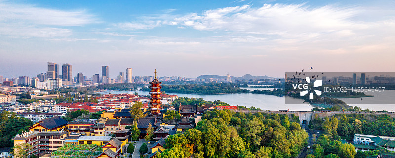 中国江苏省南京市鸡鸣寺清晨风光图片素材