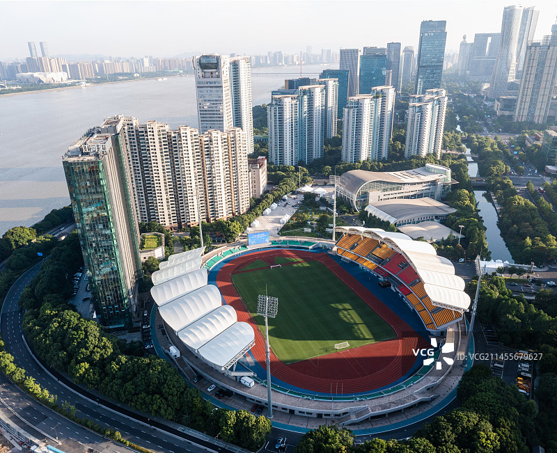 杭州亚运会场馆上城区体育中心远眺钱塘江与杭州奥体中心航拍 亚运会比赛场馆之一图片素材