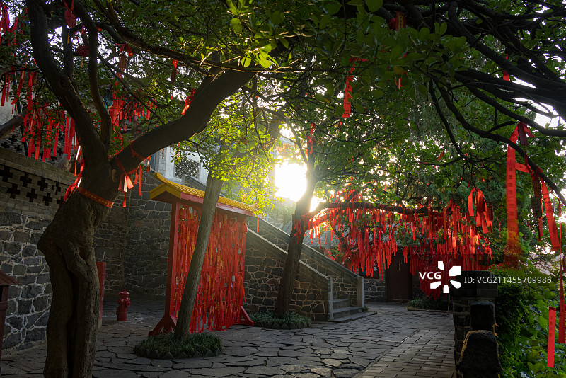 蓬莱阁吕祖殿日出光影图片素材