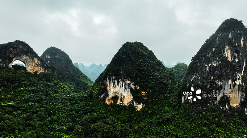 广西桂林阳朔月亮山图片素材