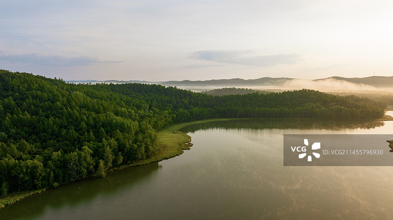 航拍内蒙古大兴安岭达尔滨湖国家森林公园美景图片素材