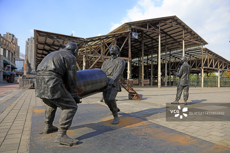 河北唐山1889启新工业博物馆人物雕塑图片素材