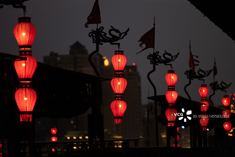 西安晚上的街灯图片素材