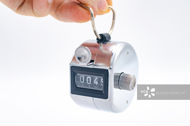 亚洲中国文具拍摄主题，内室内影棚拍摄静物图像，一只手正在操作计数器，室内无人图像摄影图片素材