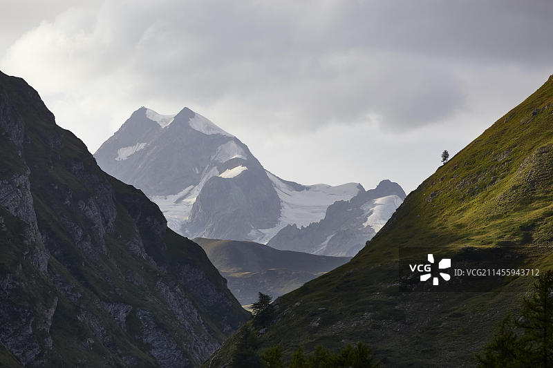 勃朗峰地块南部的特雷拉泰特针峰图片素材