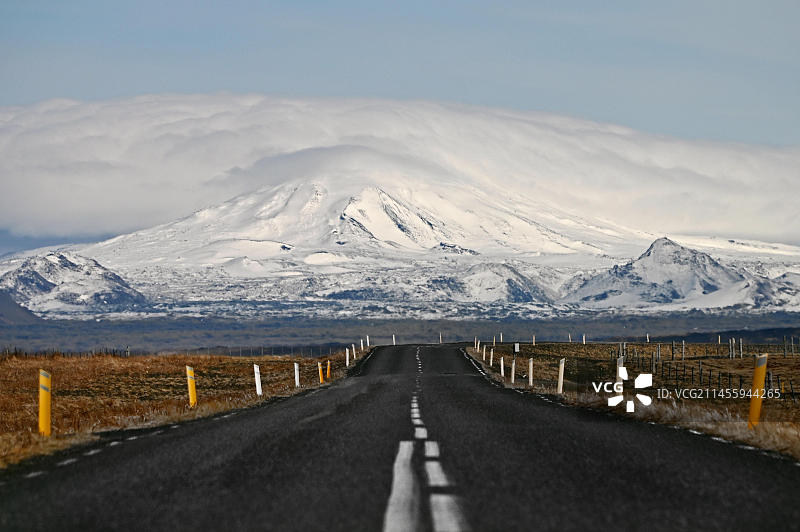 冰岛南部雪山景观道路图片素材