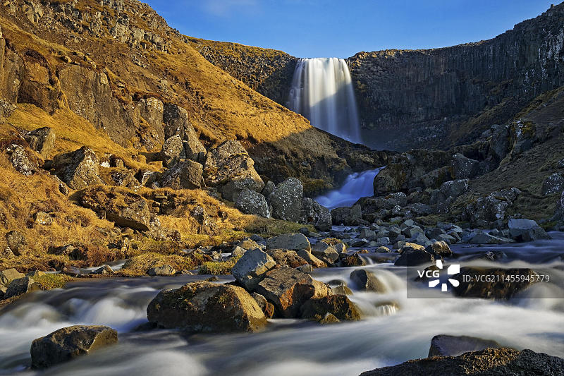 斯奈山半岛斯奈菲尔冰川国家公园的斯韦扎瀑布，冰岛图片素材