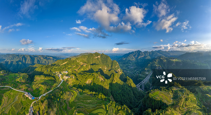 贵州独山县夏季的高山台地风光图片素材