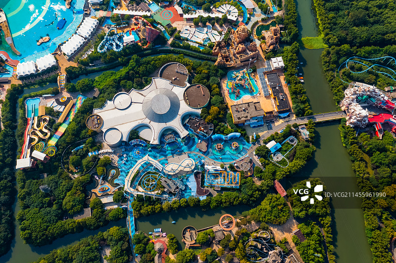 航拍午后的上海欢乐谷图片素材