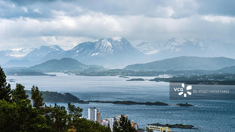 挪威盖朗厄尔峡湾奥勒松周围的山脉和峡湾，欧洲图片素材