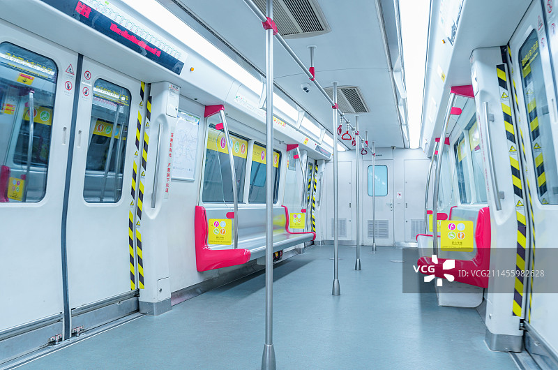 广州地铁4号线列车车厢空间座椅图片素材