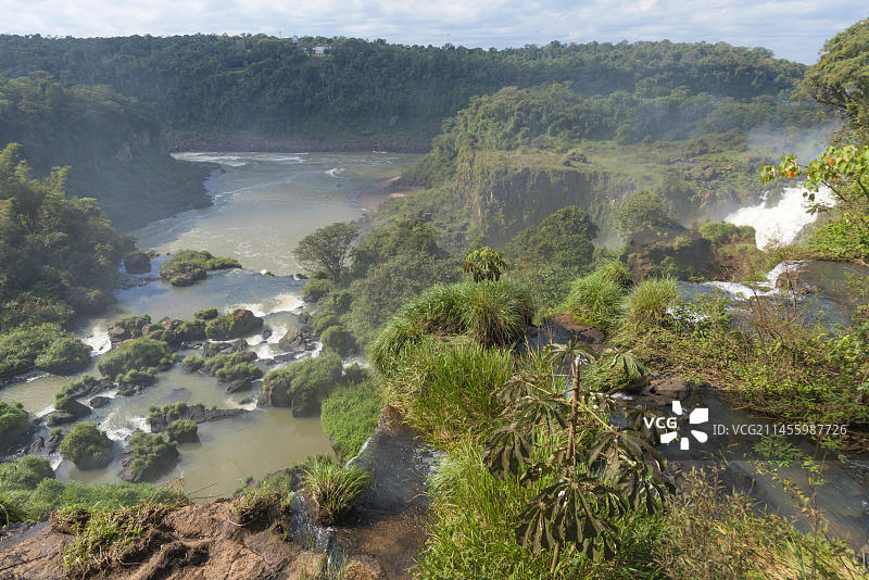 伊瓜苏瀑布上游：阿根廷米西奥内斯省伊瓜苏国家公园图片素材