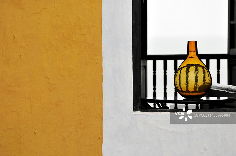 花瓶，窗户，提拉科尔堡垒，遗产酒店，果阿，南印度，印度，亚洲图片素材
