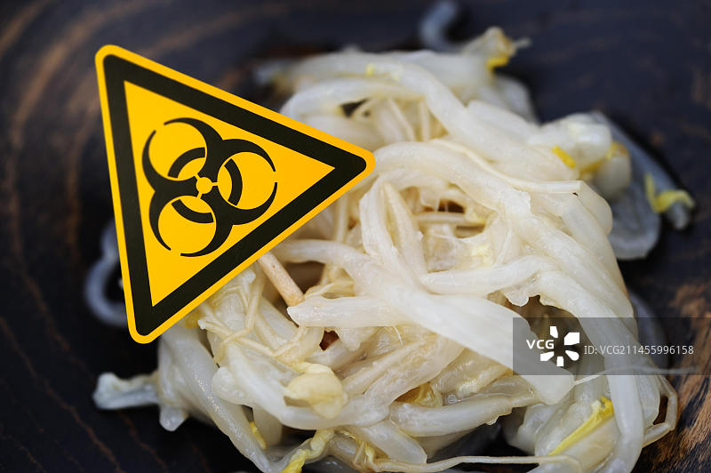 带有生物危害标志的嫩芽图片素材