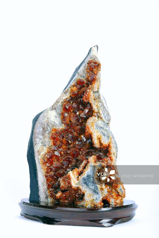 巴西产黄色石英变种黄水晶晶簇图片素材