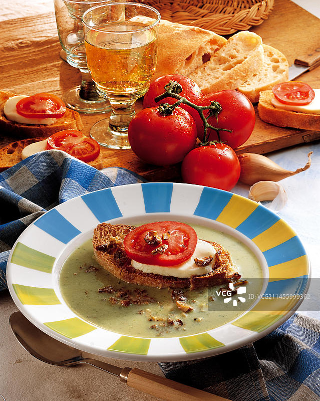 奶油西葫芦汤，意大利，欧洲图片素材