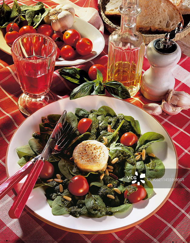 菠菜沙拉配奶酪，意大利，欧洲图片素材