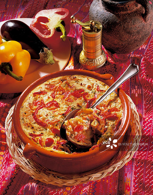 蔬菜砂锅，配莳萝，利比亚，非洲图片素材