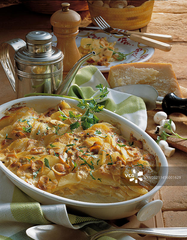 意式土豆蘑菇焗烤图片素材