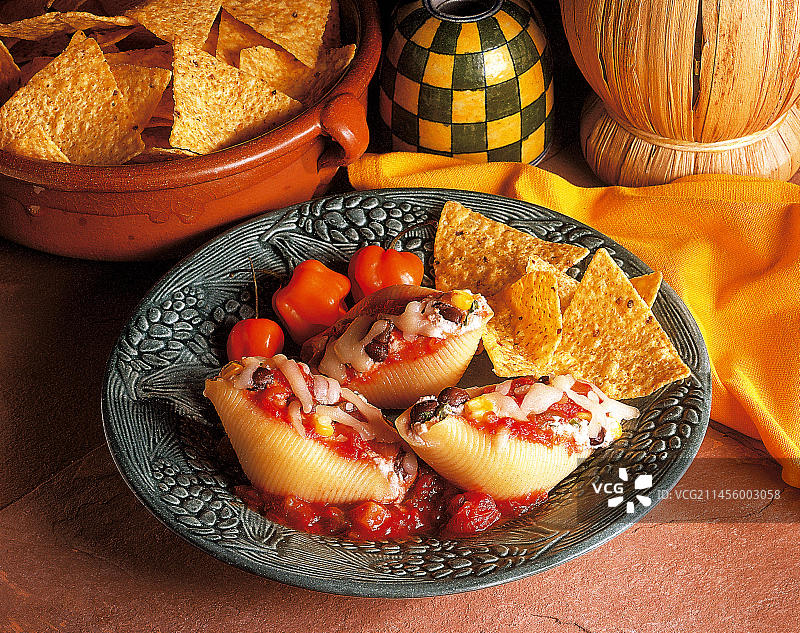 墨西哥风味意面，内含红豆、甜玉米、番茄酱和香料，墨西哥，中美洲图片素材