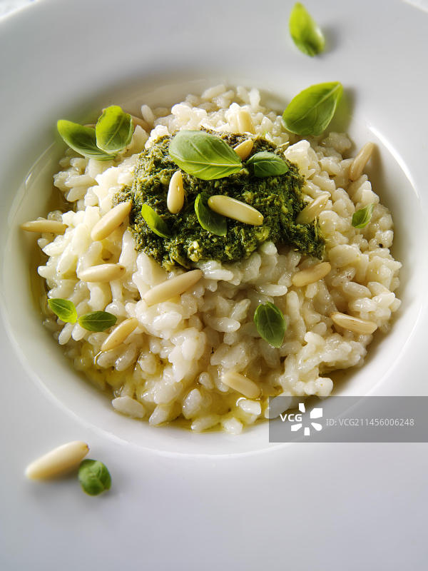 经典意式烩饭配香蒜酱图片素材