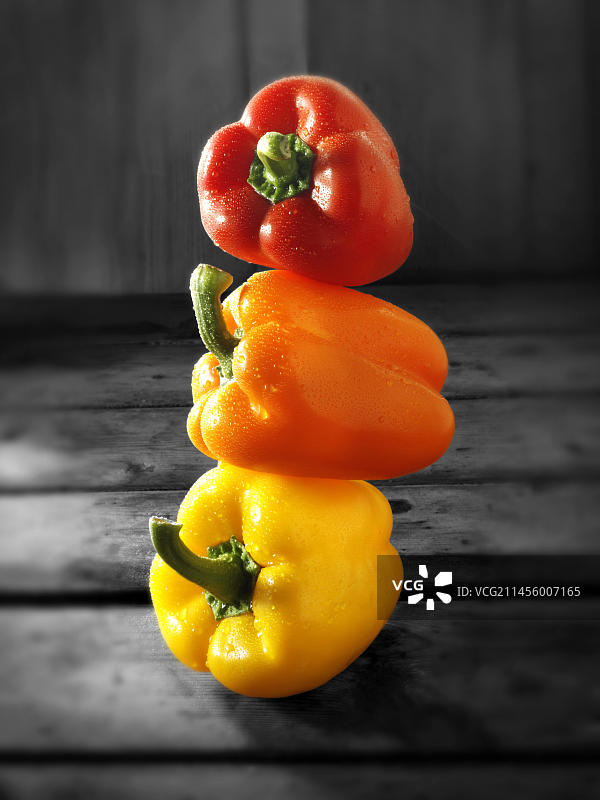 什锦红黄橙三色甜椒图片素材